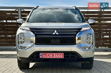 Позашляховик / Кросовер Mitsubishi Outlander 2022 в  фото 35 Позашляховик / Кросовер Mitsubishi Outlander 2022 в