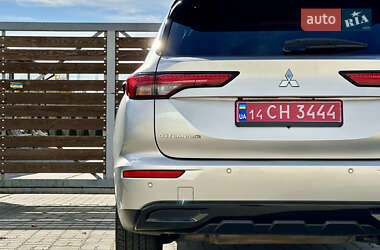 Позашляховик / Кросовер Mitsubishi Outlander 2022 в  фото 41 Позашляховик / Кросовер Mitsubishi Outlander 2022 в