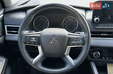 Позашляховик / Кросовер Mitsubishi Outlander 2022 в  фото 55 Позашляховик / Кросовер Mitsubishi Outlander 2022 в