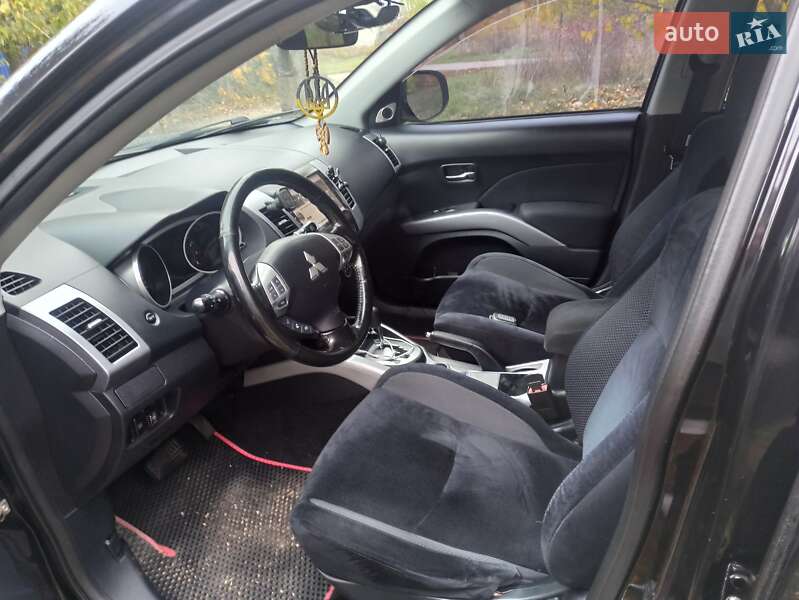 Внедорожник / Кроссовер Mitsubishi Outlander 2010 в Каменском фото 4 Внедорожник / Кроссовер Mitsubishi Outlander 2010 в Каменском