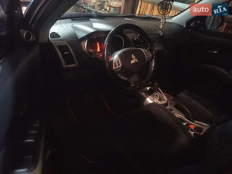 Внедорожник / Кроссовер Mitsubishi Outlander 2010 в Каменском фото 15 Внедорожник / Кроссовер Mitsubishi Outlander 2010 в Каменском