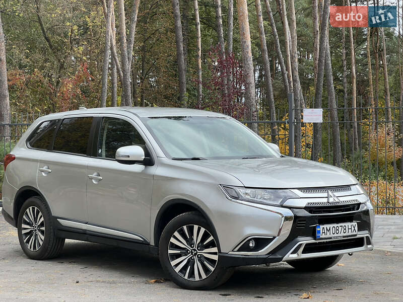 Позашляховик / Кросовер Mitsubishi Outlander 2018 в Житомирі
