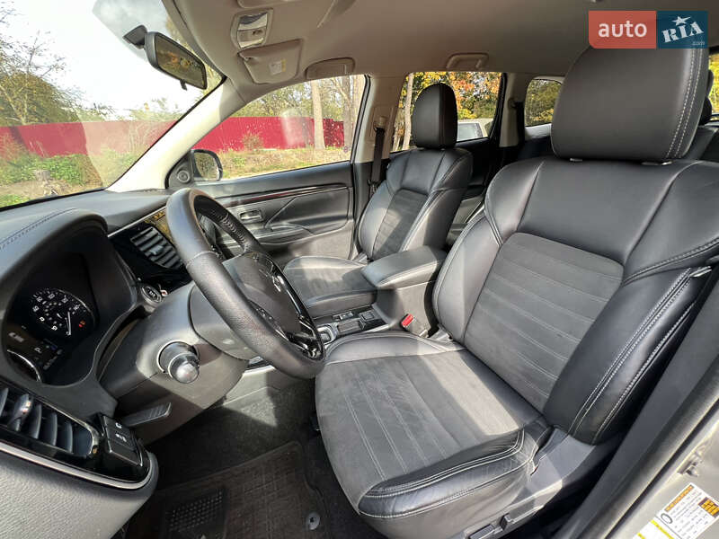 Позашляховик / Кросовер Mitsubishi Outlander 2018 в Житомирі
