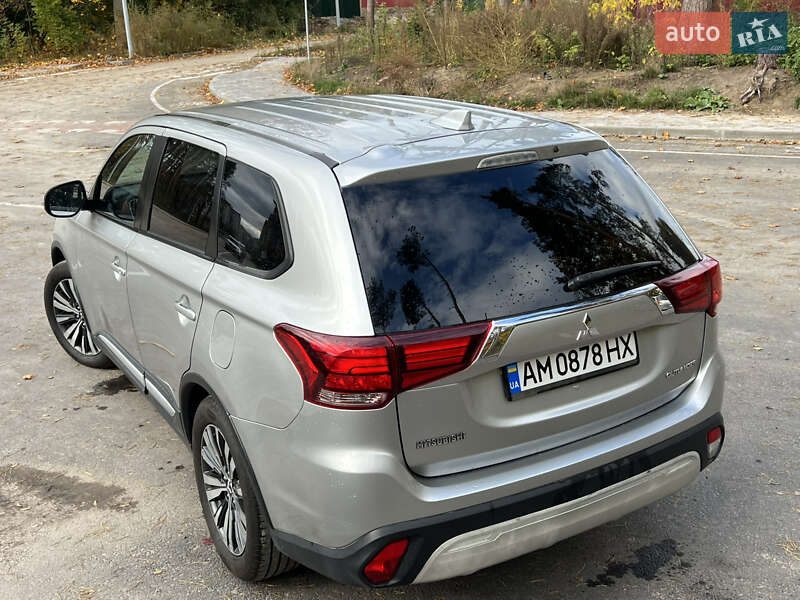 Позашляховик / Кросовер Mitsubishi Outlander 2018 в Житомирі
