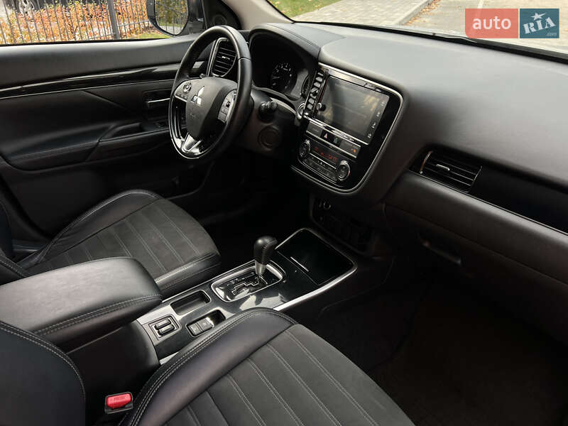 Позашляховик / Кросовер Mitsubishi Outlander 2018 в Житомирі