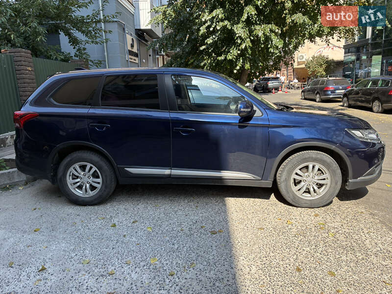 Позашляховик / Кросовер Mitsubishi Outlander 2020 в Тернополі
