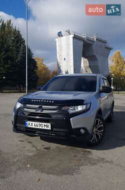 Позашляховик / Кросовер Mitsubishi Outlander 2016 в Харкові