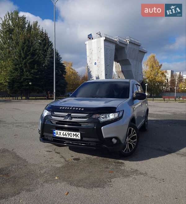 Позашляховик / Кросовер Mitsubishi Outlander 2016 в Харкові фото Позашляховик / Кросовер Mitsubishi Outlander 2016 в Харкові