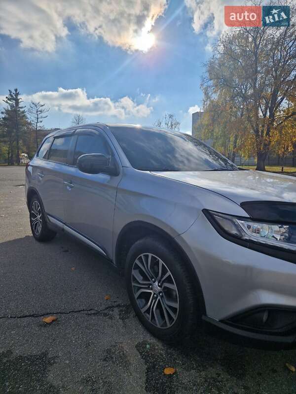 Позашляховик / Кросовер Mitsubishi Outlander 2016 в Харкові фото 8 Позашляховик / Кросовер Mitsubishi Outlander 2016 в Харкові