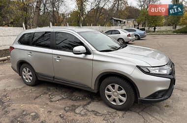 Внедорожник / Кроссовер Mitsubishi Outlander 2020 в 