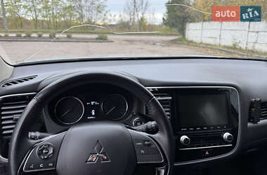 Внедорожник / Кроссовер Mitsubishi Outlander 2020 в 
