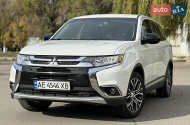 Позашляховик / Кросовер Mitsubishi Outlander 2015 в Дніпрі Позашляховик / Кросовер Mitsubishi Outlander 2015 в Дніпрі