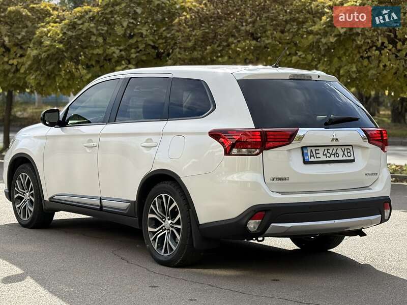 Внедорожник / Кроссовер Mitsubishi Outlander 2015 в Днепре фото 12 Внедорожник / Кроссовер Mitsubishi Outlander 2015 в Днепре
