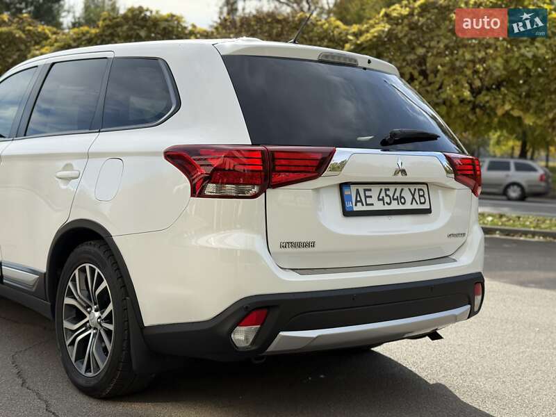 Внедорожник / Кроссовер Mitsubishi Outlander 2015 в Днепре фото 16 Внедорожник / Кроссовер Mitsubishi Outlander 2015 в Днепре