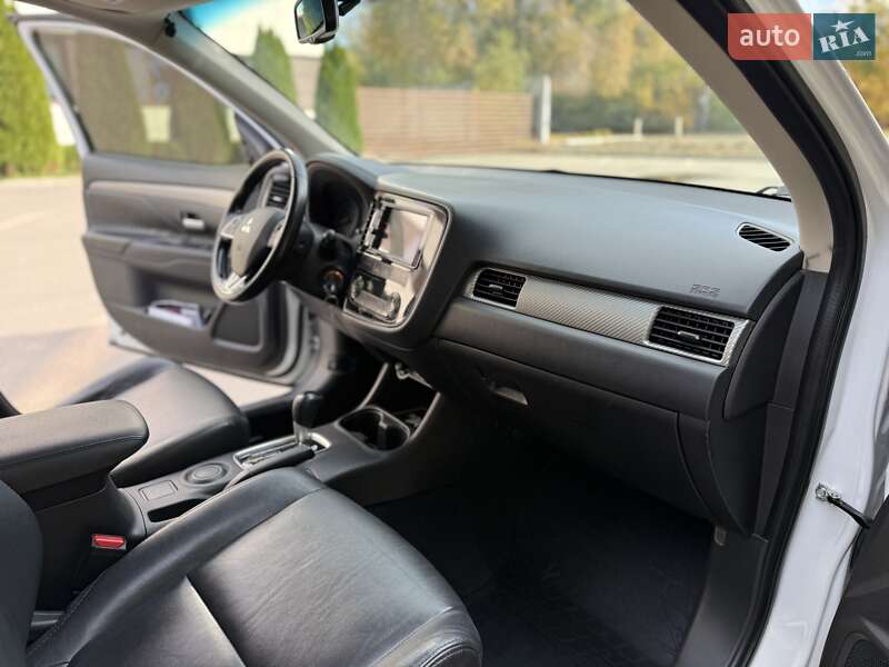 Внедорожник / Кроссовер Mitsubishi Outlander 2015 в Днепре фото 24 Внедорожник / Кроссовер Mitsubishi Outlander 2015 в Днепре