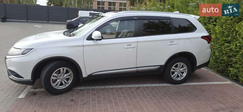 Позашляховик / Кросовер Mitsubishi Outlander 2018 в Житомирі