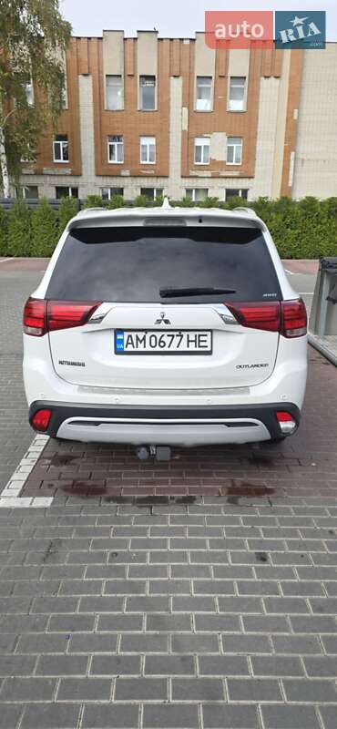 Позашляховик / Кросовер Mitsubishi Outlander 2018 в Житомирі