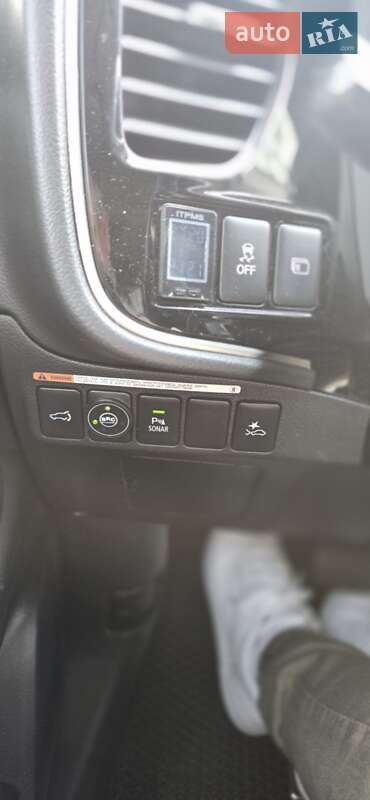 Позашляховик / Кросовер Mitsubishi Outlander 2018 в Житомирі