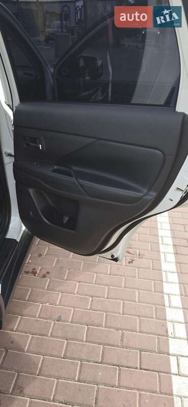 Позашляховик / Кросовер Mitsubishi Outlander 2018 в Житомирі