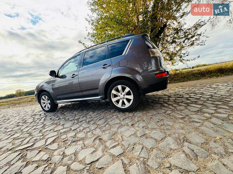 Внедорожник / Кроссовер Mitsubishi Outlander 2011 в Владимире фото 8 Внедорожник / Кроссовер Mitsubishi Outlander 2011 в Владимире