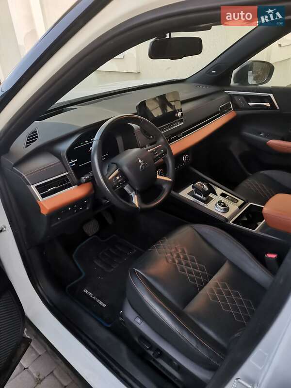 Позашляховик / Кросовер Mitsubishi Outlander 2023 в Полтаві фото 8 Позашляховик / Кросовер Mitsubishi Outlander 2023 в Полтаві