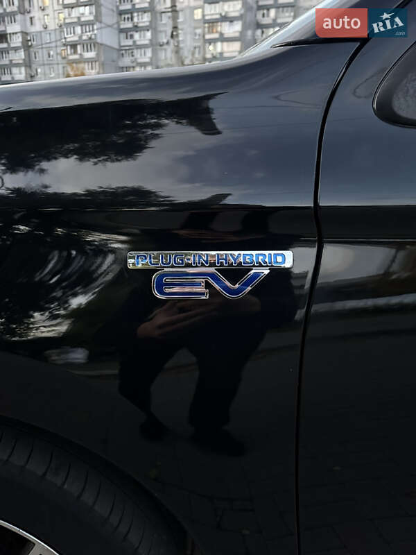 Позашляховик / Кросовер Mitsubishi Outlander 2018 в Черкасах