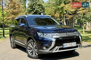 Внедорожник / Кроссовер Mitsubishi Outlander 2021 в Киеве