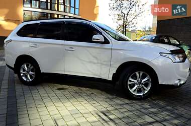 Позашляховик / Кросовер Mitsubishi Outlander 2013 в  фото 5 Позашляховик / Кросовер Mitsubishi Outlander 2013 в