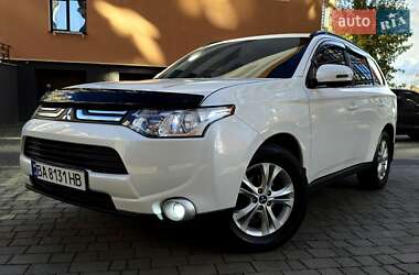 Позашляховик / Кросовер Mitsubishi Outlander 2013 в  фото 11 Позашляховик / Кросовер Mitsubishi Outlander 2013 в