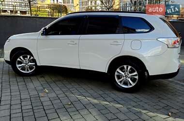 Позашляховик / Кросовер Mitsubishi Outlander 2013 в  фото 24 Позашляховик / Кросовер Mitsubishi Outlander 2013 в