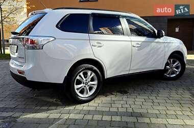 Позашляховик / Кросовер Mitsubishi Outlander 2013 в  фото 29 Позашляховик / Кросовер Mitsubishi Outlander 2013 в