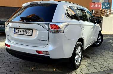 Позашляховик / Кросовер Mitsubishi Outlander 2013 в  фото 34 Позашляховик / Кросовер Mitsubishi Outlander 2013 в