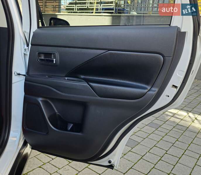 Внедорожник / Кроссовер Mitsubishi Outlander 2013 в Ивано-Франковске фото 57 Внедорожник / Кроссовер Mitsubishi Outlander 2013 в Ивано-Франковске