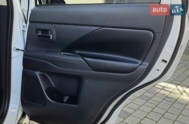 Позашляховик / Кросовер Mitsubishi Outlander 2013 в  фото 58 Позашляховик / Кросовер Mitsubishi Outlander 2013 в