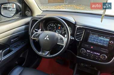 Позашляховик / Кросовер Mitsubishi Outlander 2013 в  фото 62 Позашляховик / Кросовер Mitsubishi Outlander 2013 в