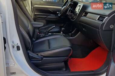 Позашляховик / Кросовер Mitsubishi Outlander 2013 в  фото 68 Позашляховик / Кросовер Mitsubishi Outlander 2013 в