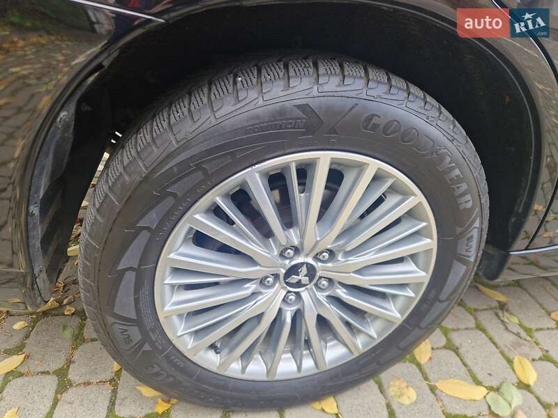 Внедорожник / Кроссовер Mitsubishi Outlander 2018 в Львове