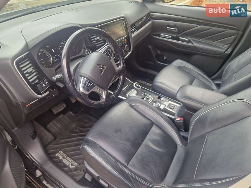 Внедорожник / Кроссовер Mitsubishi Outlander 2018 в Львове