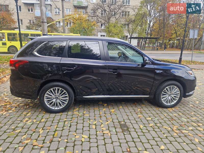 Внедорожник / Кроссовер Mitsubishi Outlander 2018 в Львове