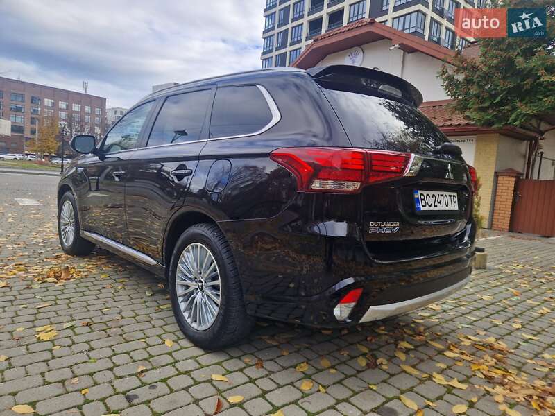 Внедорожник / Кроссовер Mitsubishi Outlander 2018 в Львове