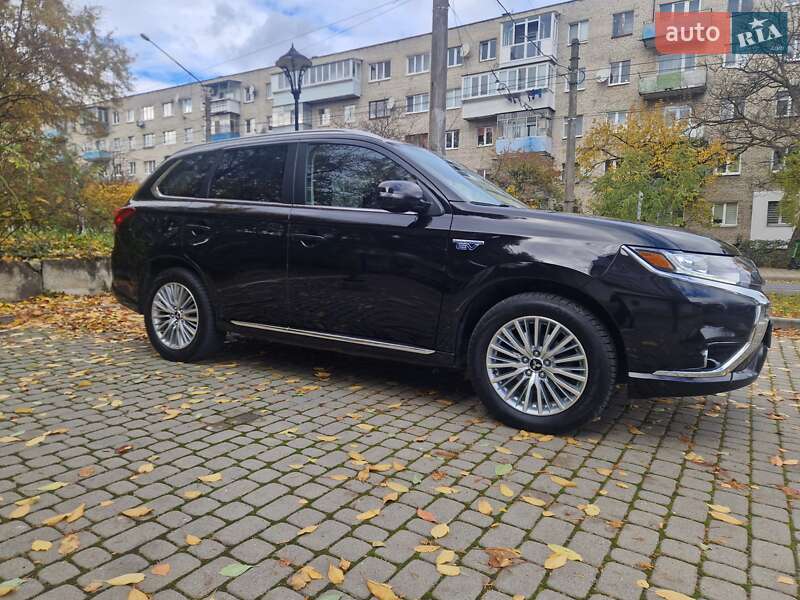 Внедорожник / Кроссовер Mitsubishi Outlander 2018 в Львове