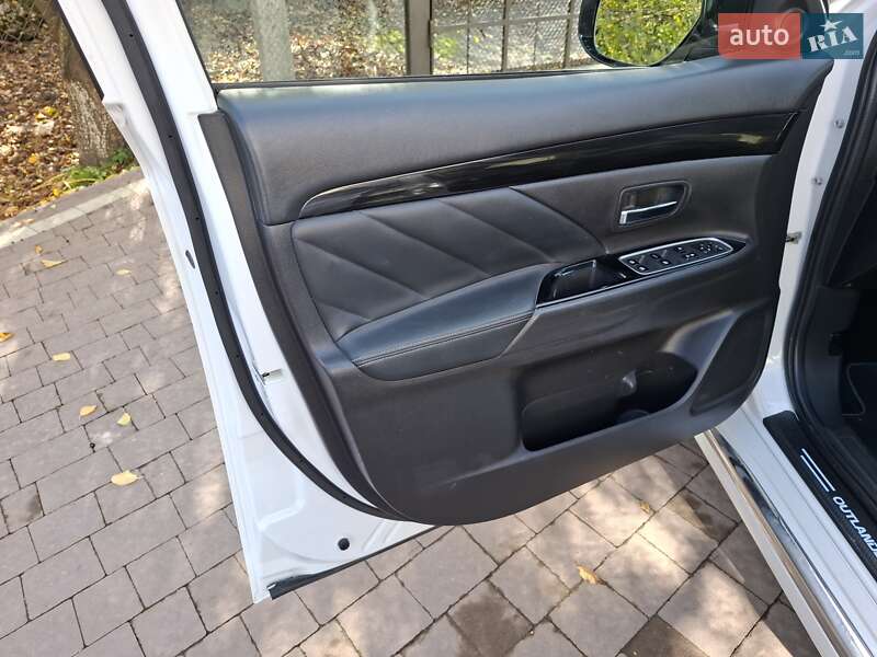 Внедорожник / Кроссовер Mitsubishi Outlander 2018 в Тернополе фото 10 Внедорожник / Кроссовер Mitsubishi Outlander 2018 в Тернополе