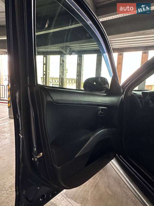 Внедорожник / Кроссовер Mitsubishi Outlander 2010 в Харькове фото 18 Внедорожник / Кроссовер Mitsubishi Outlander 2010 в Харькове