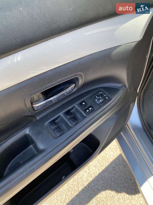 Внедорожник / Кроссовер Mitsubishi Outlander 2013 в Киеве фото 5 Внедорожник / Кроссовер Mitsubishi Outlander 2013 в Киеве