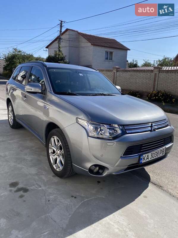 Внедорожник / Кроссовер Mitsubishi Outlander 2013 в Киеве фото 13 Внедорожник / Кроссовер Mitsubishi Outlander 2013 в Киеве