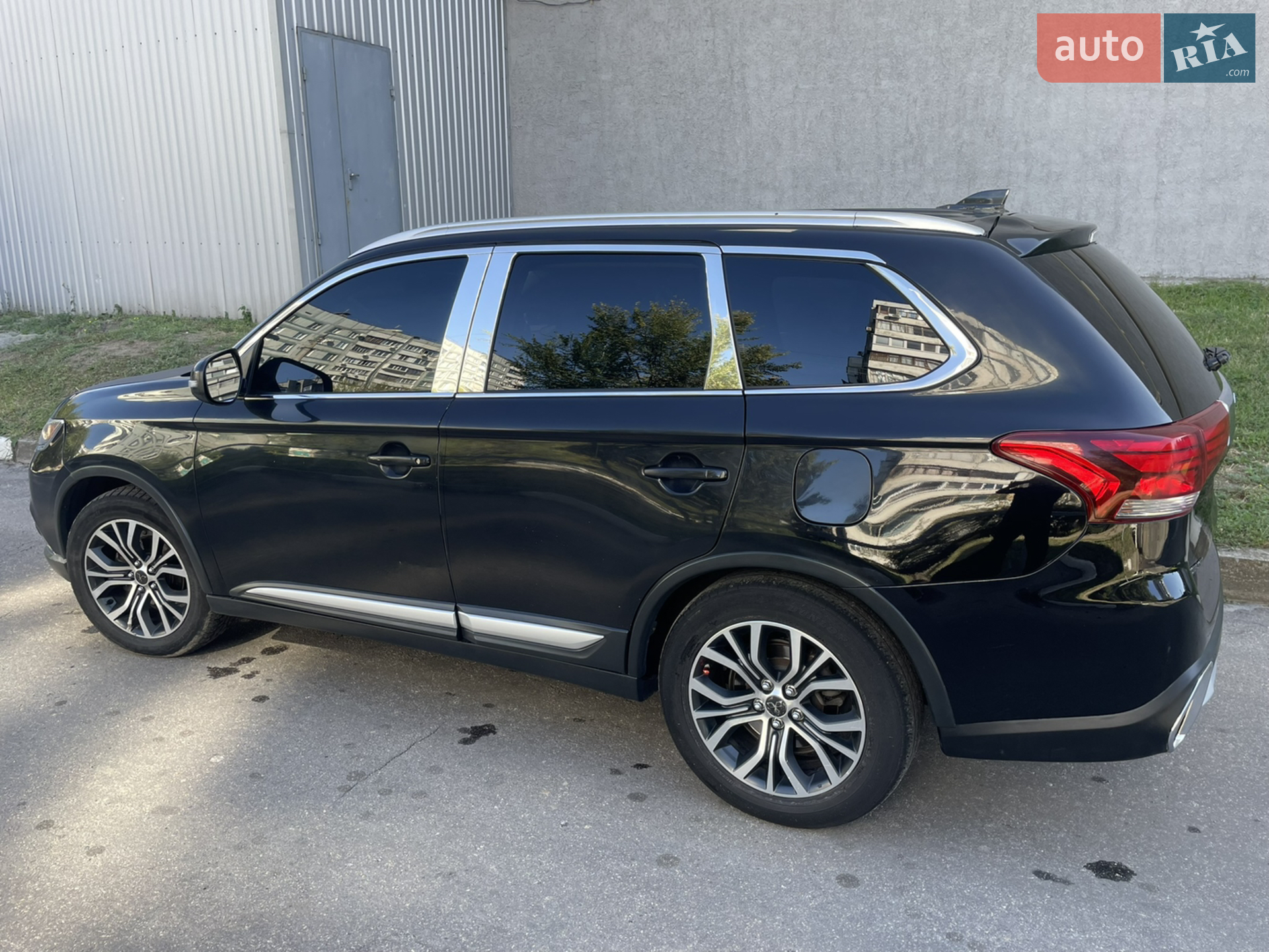 2017 Mitsubishi Outlander - мініатюра 3