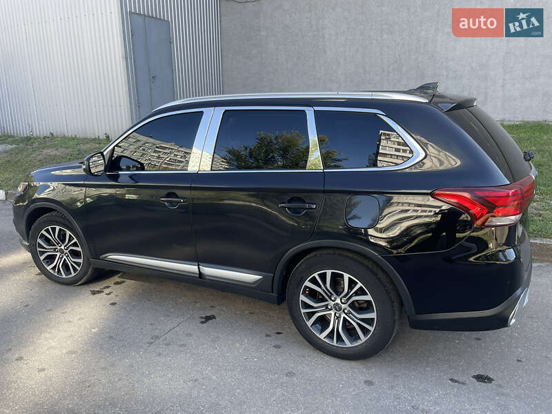 Внедорожник / Кроссовер Mitsubishi Outlander 2017 в Одессе фото 3 Внедорожник / Кроссовер Mitsubishi Outlander 2017 в Одессе
