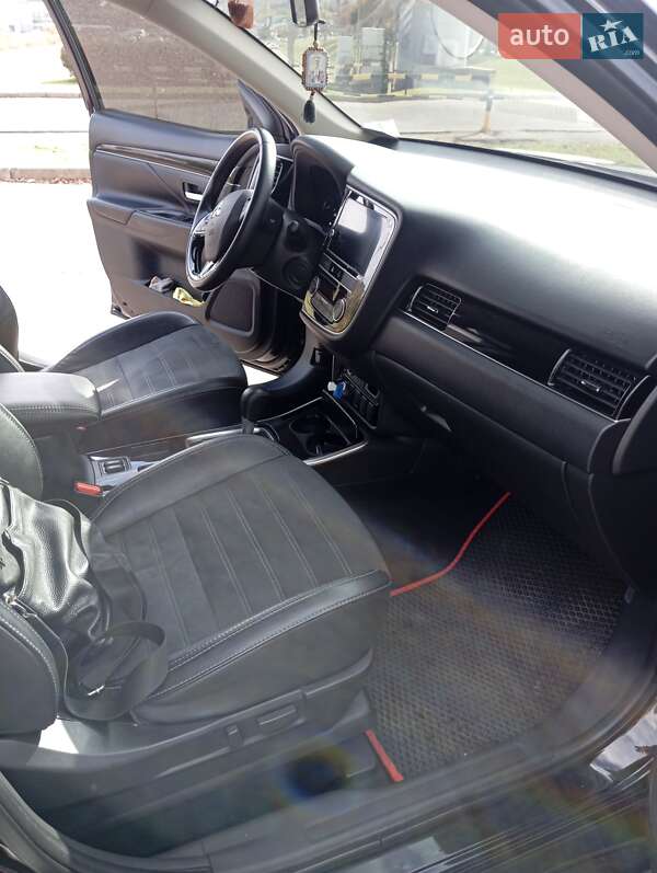 Внедорожник / Кроссовер Mitsubishi Outlander 2019 в Кривом Роге