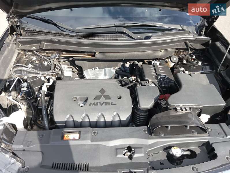 Внедорожник / Кроссовер Mitsubishi Outlander 2019 в Кривом Роге