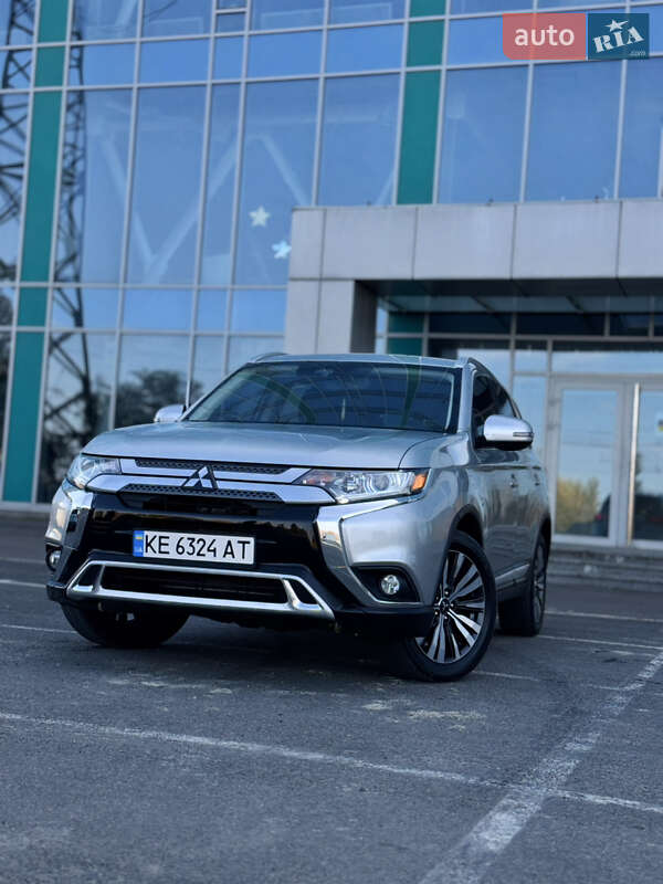 Mitsubishi Outlander 2020